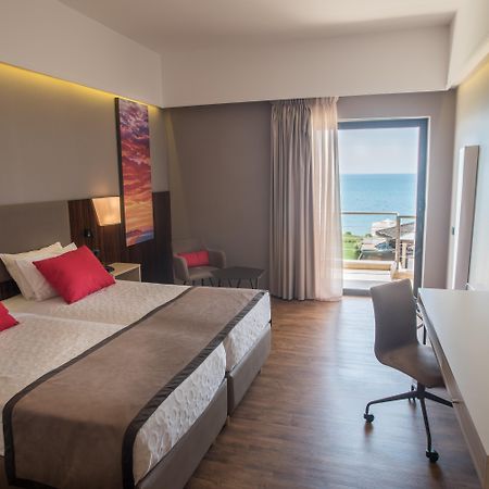Ramada Plaza By Wyndham Thraki Hotell Alexandroupolis Exteriör bild A room at the hotel
