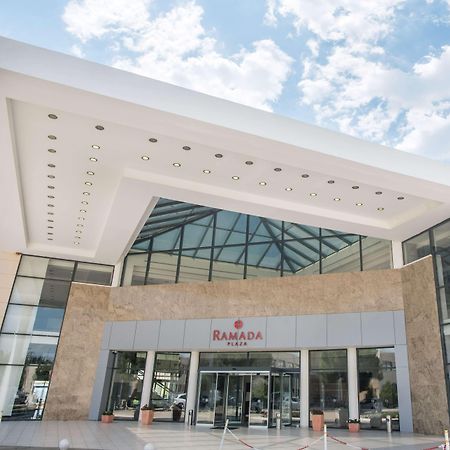 Ramada Plaza By Wyndham Thraki Hotell Alexandroupolis Exteriör bild The entrance of the hotel