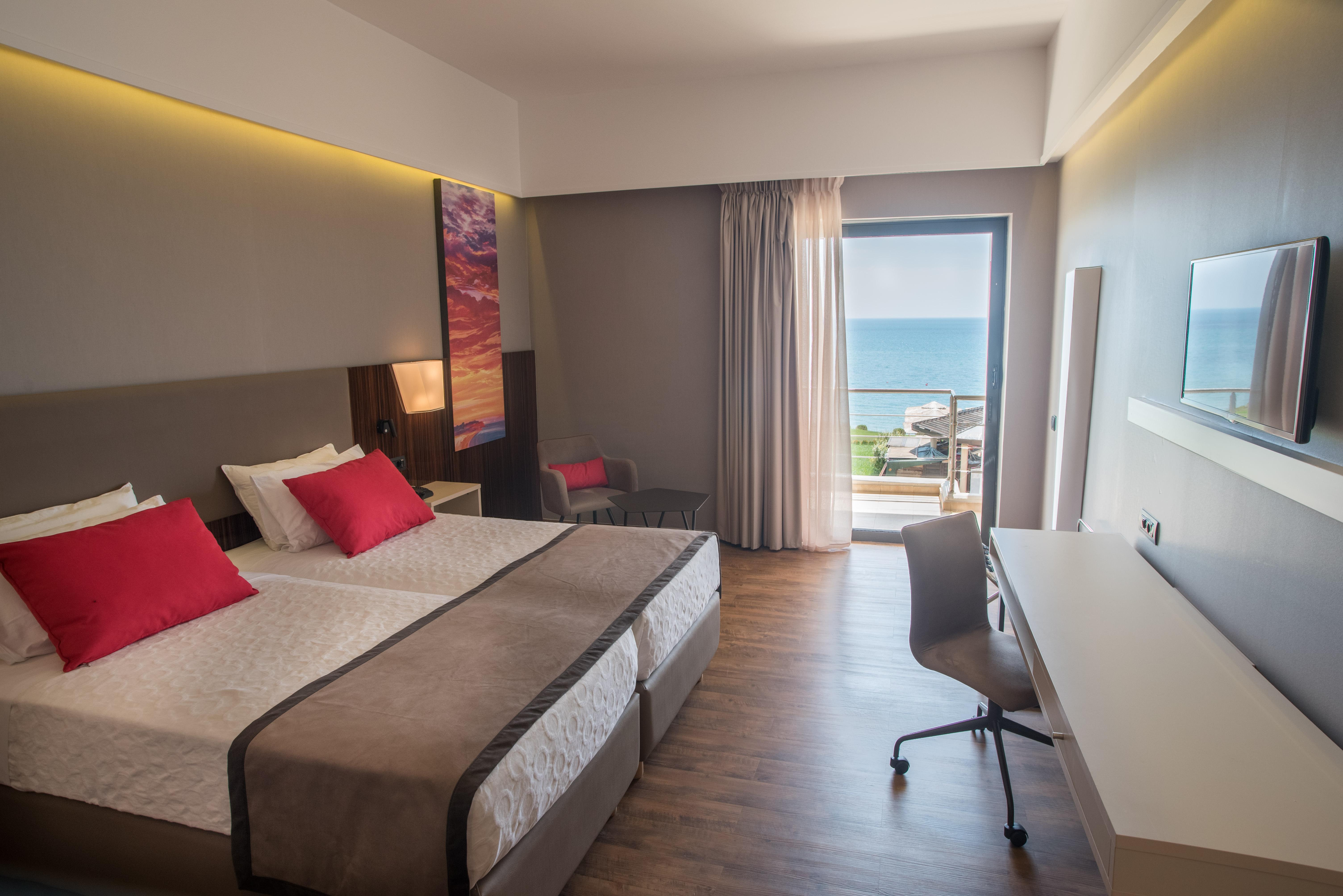 Ramada Plaza By Wyndham Thraki Hotell Alexandroupolis Exteriör bild A room at the hotel