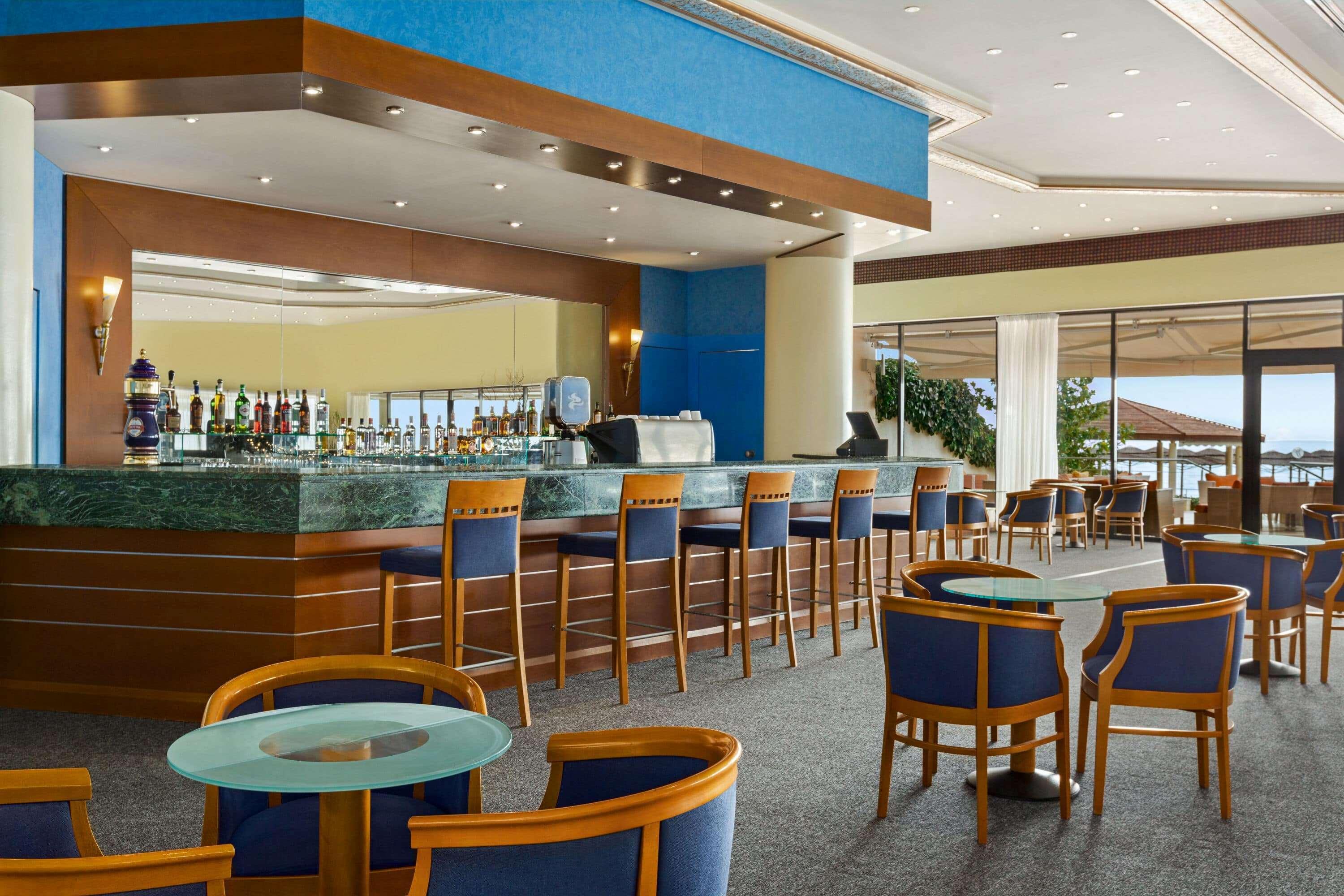 Ramada Plaza By Wyndham Thraki Hotell Alexandroupolis Exteriör bild The bar at the Sheraton Club