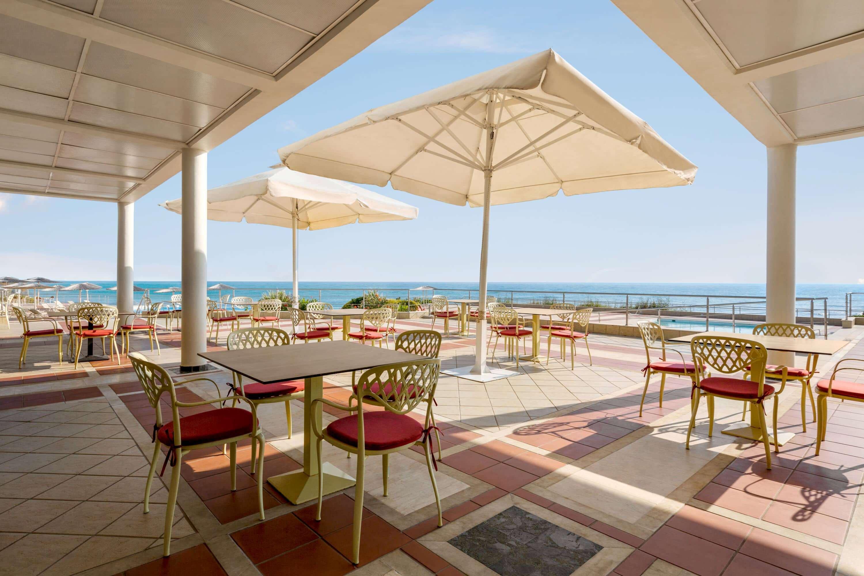 Ramada Plaza By Wyndham Thraki Hotell Alexandroupolis Exteriör bild The restaurant