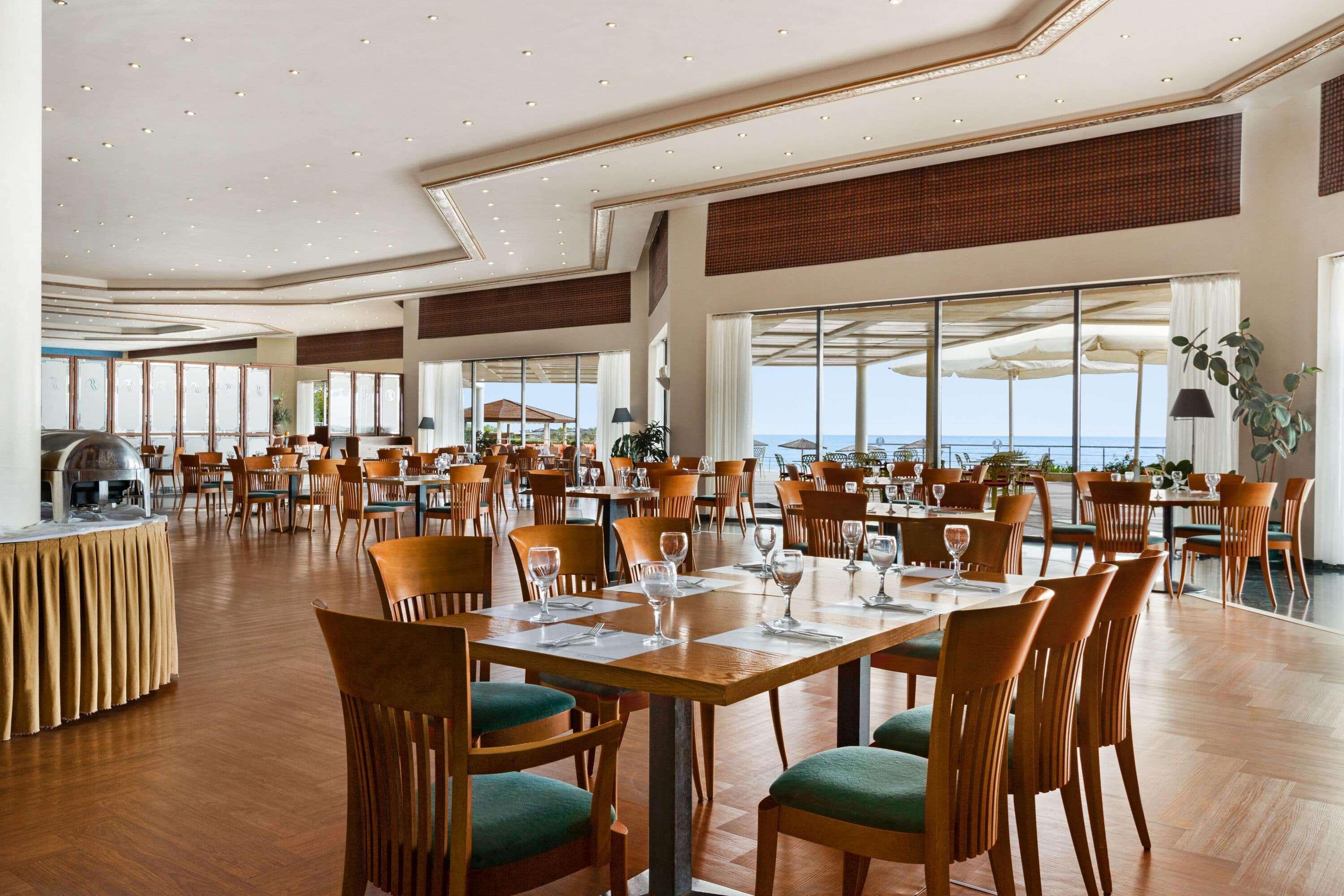 Ramada Plaza By Wyndham Thraki Hotell Alexandroupolis Exteriör bild The restaurant
