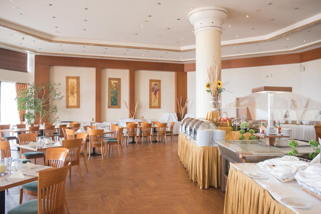 Ramada Plaza By Wyndham Thraki Hotell Alexandroupolis Exteriör bild The restaurant