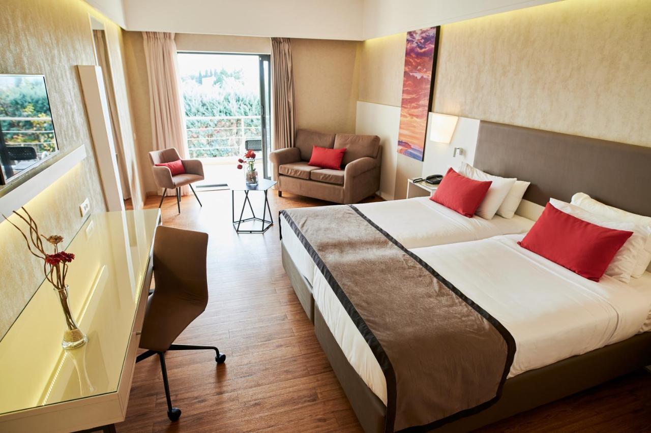 Ramada Plaza By Wyndham Thraki Hotell Alexandroupolis Exteriör bild A room at the hotel
