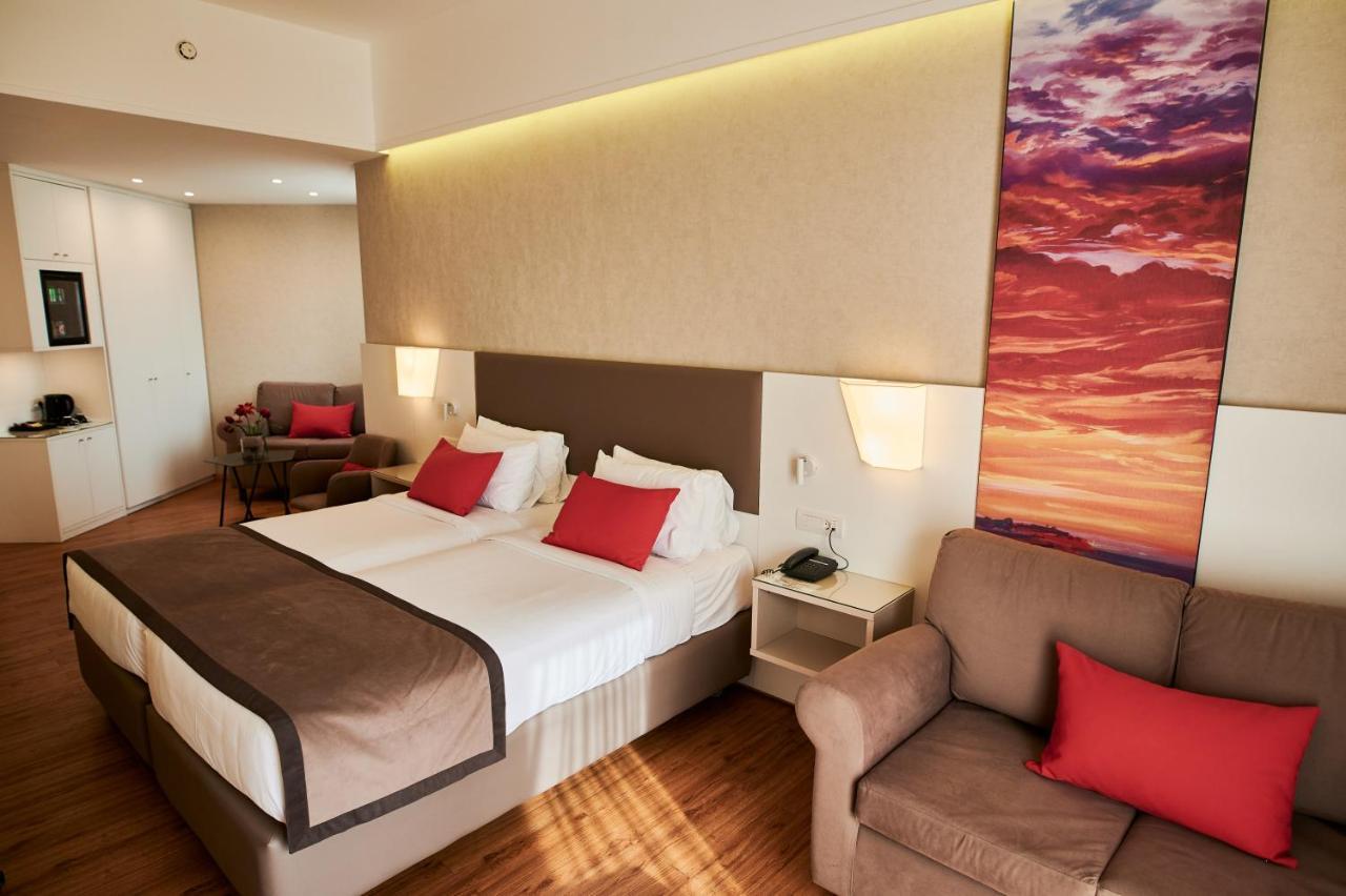 Ramada Plaza By Wyndham Thraki Hotell Alexandroupolis Exteriör bild A room at the hotel