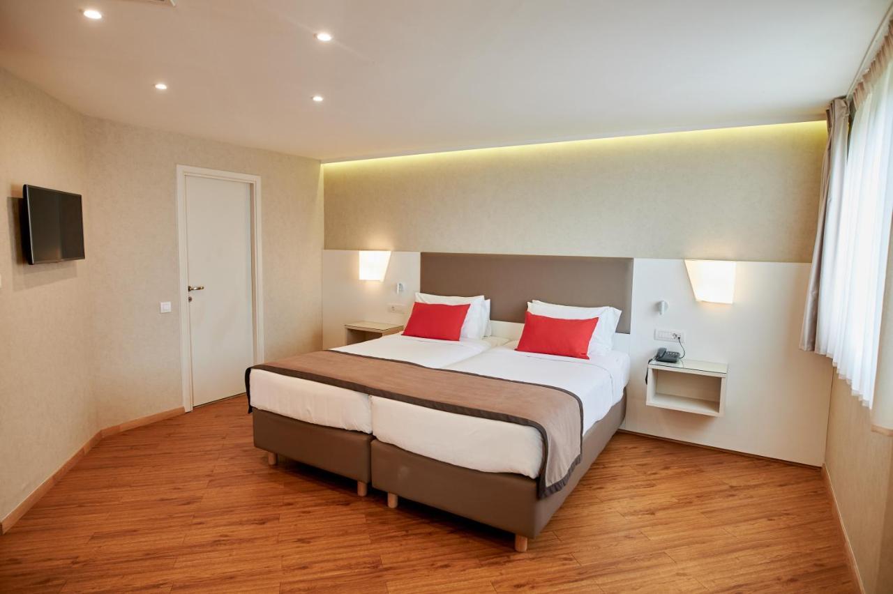 Ramada Plaza By Wyndham Thraki Hotell Alexandroupolis Exteriör bild A room at the hotel