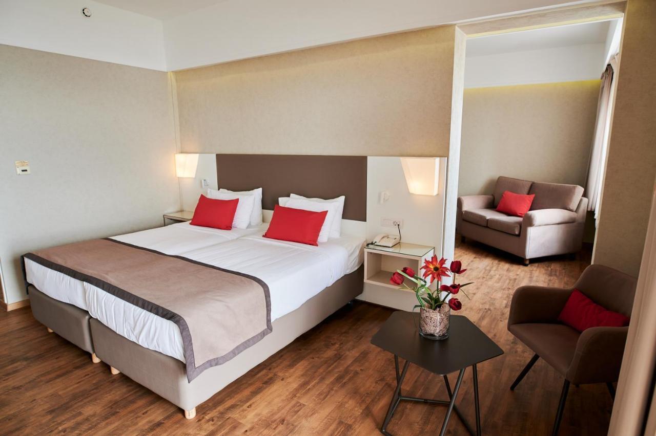 Ramada Plaza By Wyndham Thraki Hotell Alexandroupolis Exteriör bild A room at the hotel