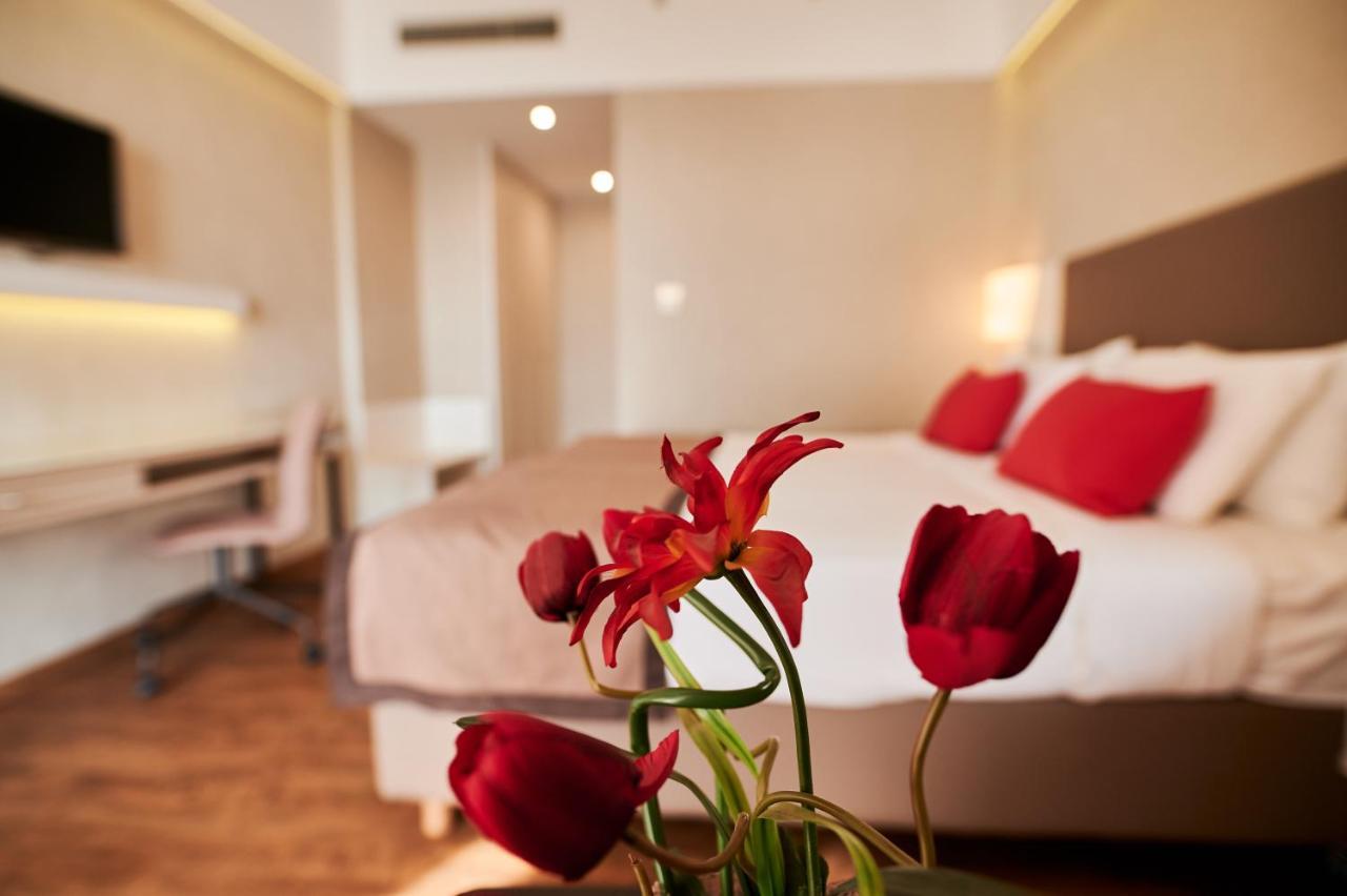 Ramada Plaza By Wyndham Thraki Hotell Alexandroupolis Exteriör bild A room at the hotel