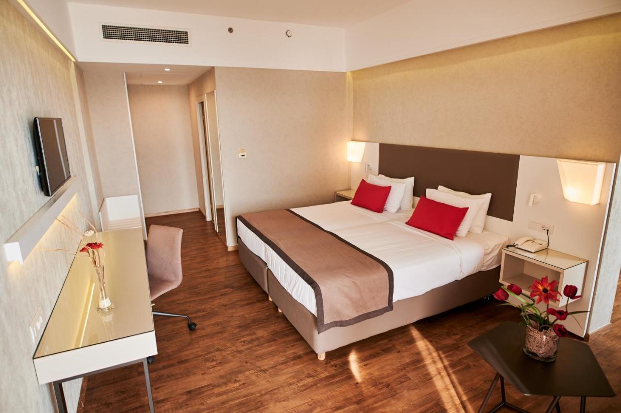 Ramada Plaza By Wyndham Thraki Hotell Alexandroupolis Exteriör bild A room at the hotel