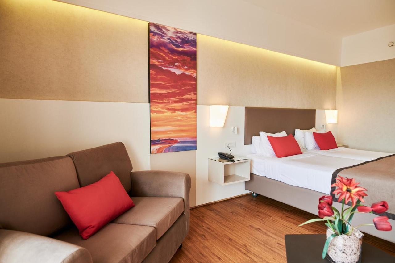 Ramada Plaza By Wyndham Thraki Hotell Alexandroupolis Exteriör bild A room at the hotel
